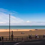 The Turner Apartment - Margate Beach - By Goldex Coastal Breaks